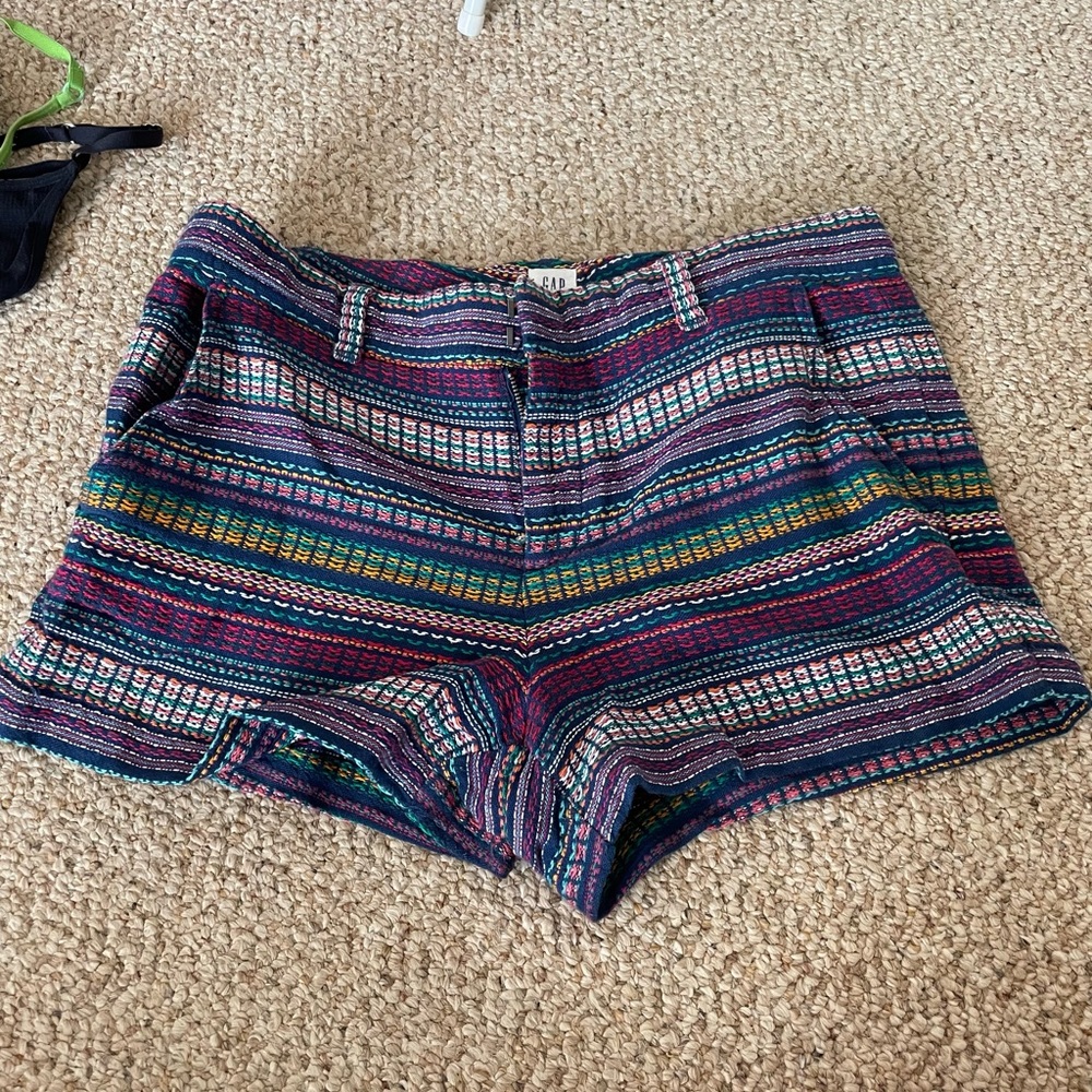 Gap size 8 city short, like new!